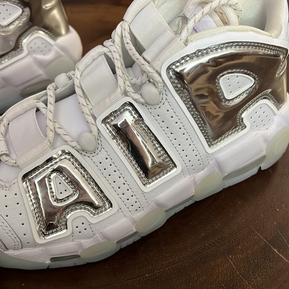 W Nike Air More Uptempo (limited edition) collectors - Picture 4 of 15